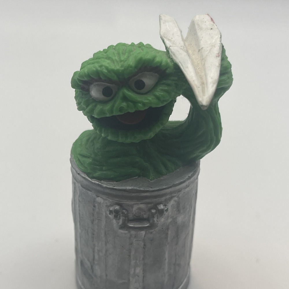 Oscar the Grouch w/ Paper Airplane 3" PVC Figure Applause Sesame Street 1980's - Picture 3 of 11